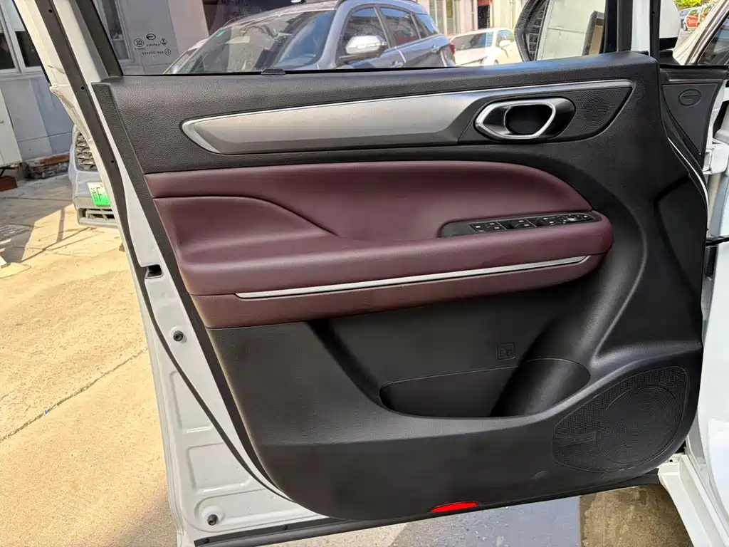 GAC Motor Trumpchi M6 — фото 15