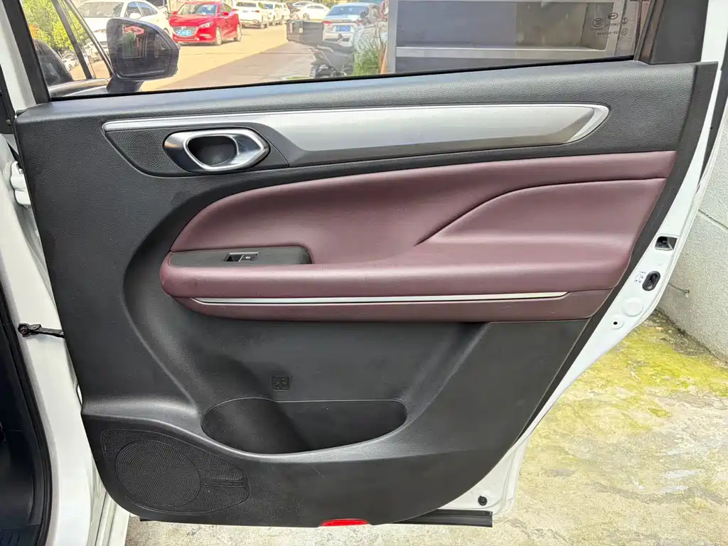 GAC Motor Trumpchi M6 — фото 17