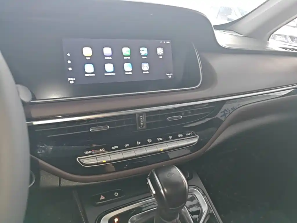 GAC Motor Trumpchi M6 — фото 13