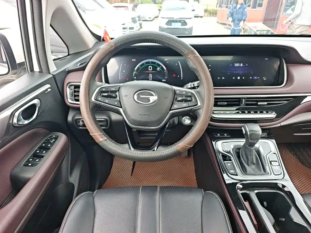 GAC Motor Trumpchi M6 — фото 11
