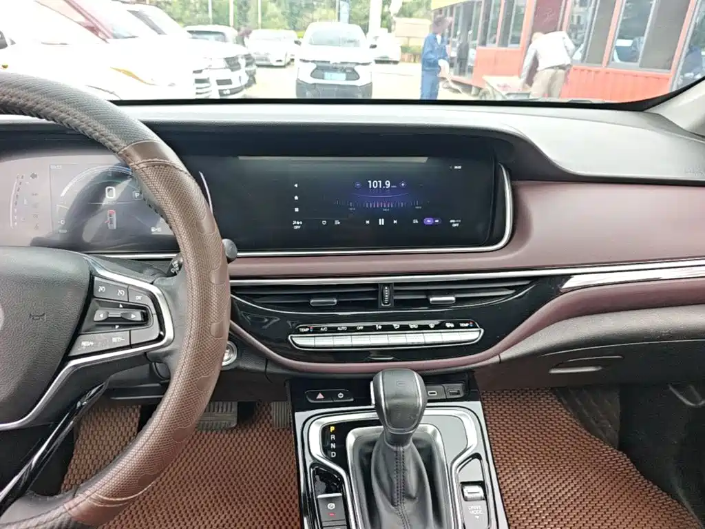 GAC Motor Trumpchi M6 — фото 13