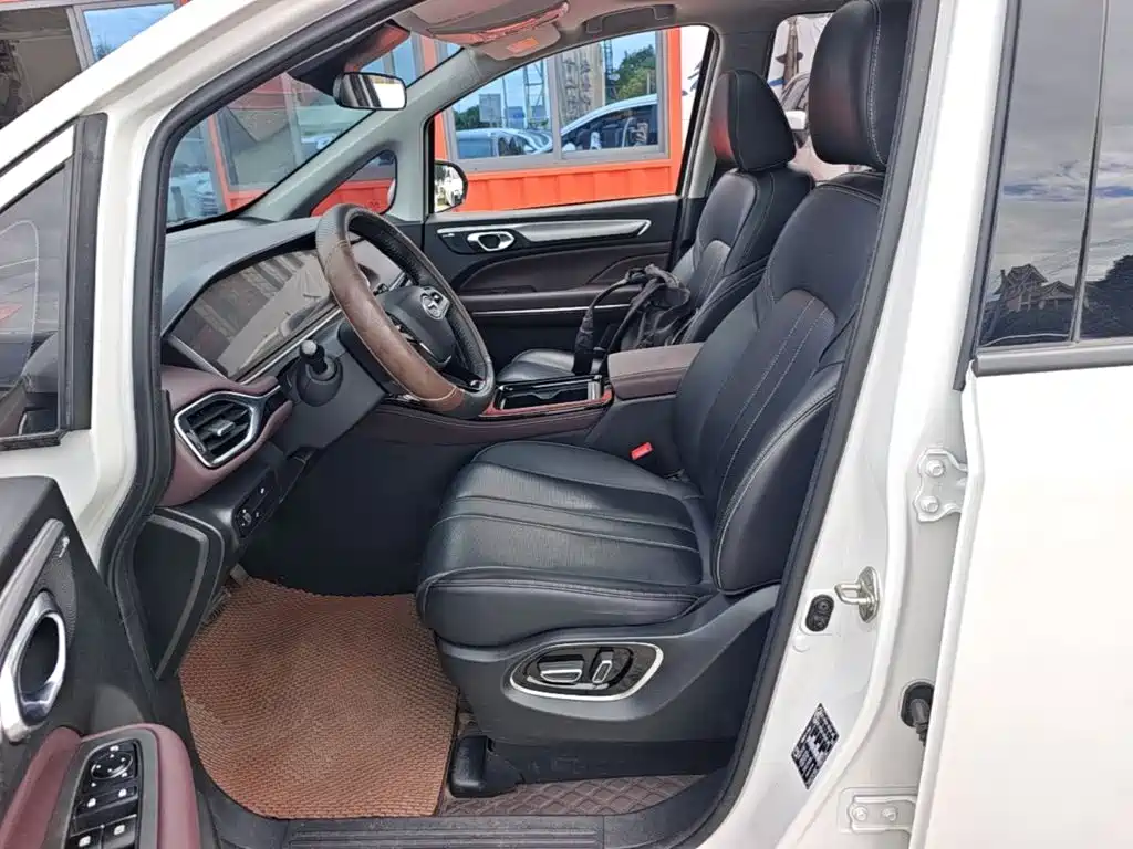 GAC Motor Trumpchi M6 — фото 15