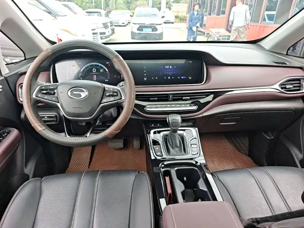 GAC Motor Trumpchi M6 — фото 10