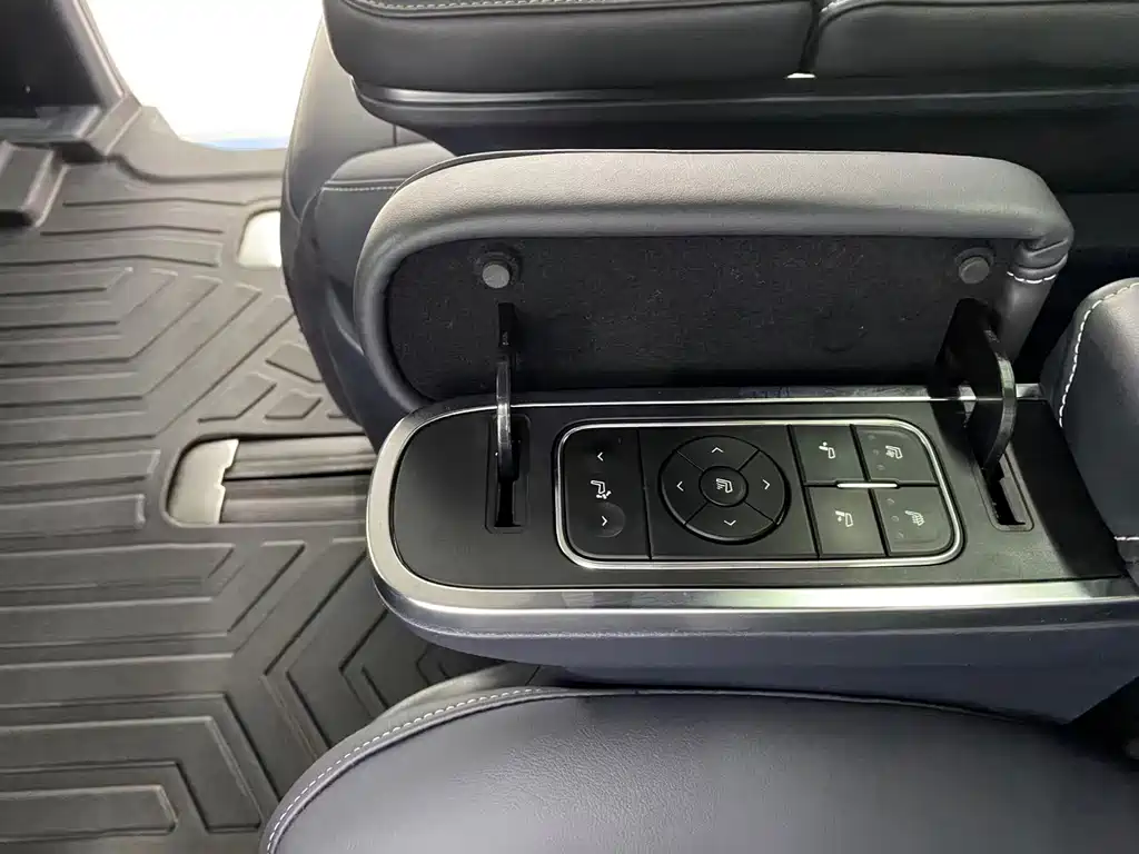 GAC Motor Trumpchi M8 — фото 10