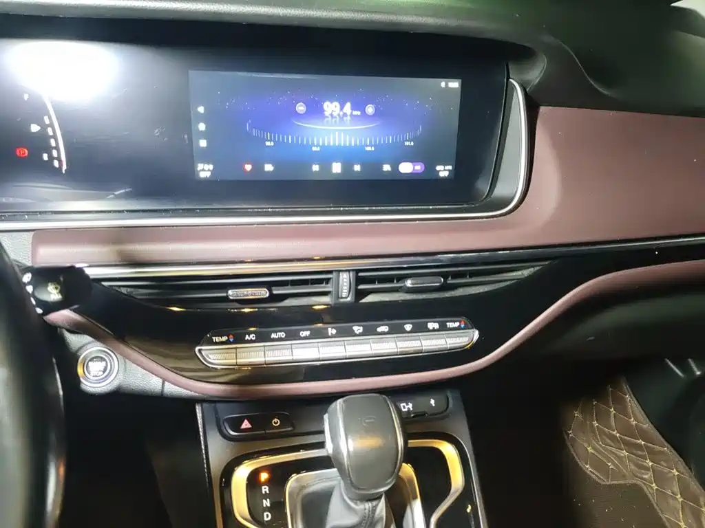 GAC Motor Trumpchi M6 — фото 6
