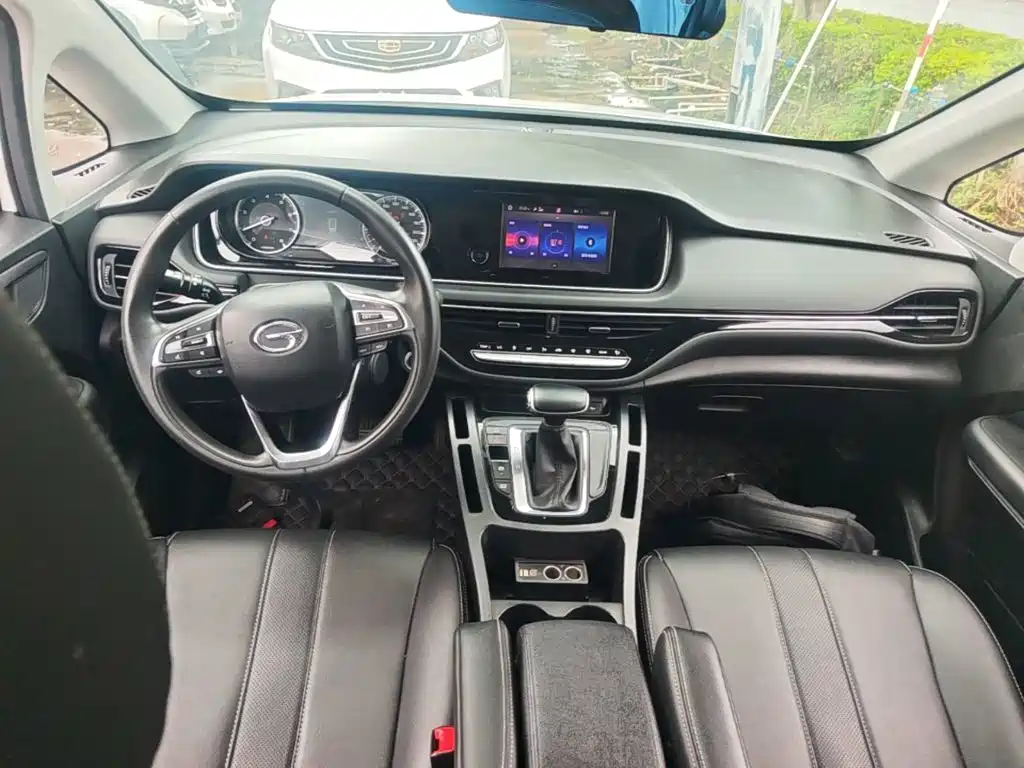 GAC Motor Trumpchi M6 — фото 10