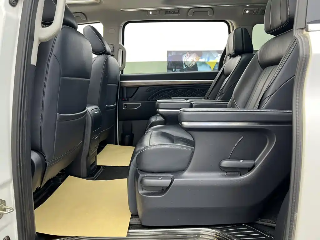 GAC Motor Trumpchi M8 — фото 19