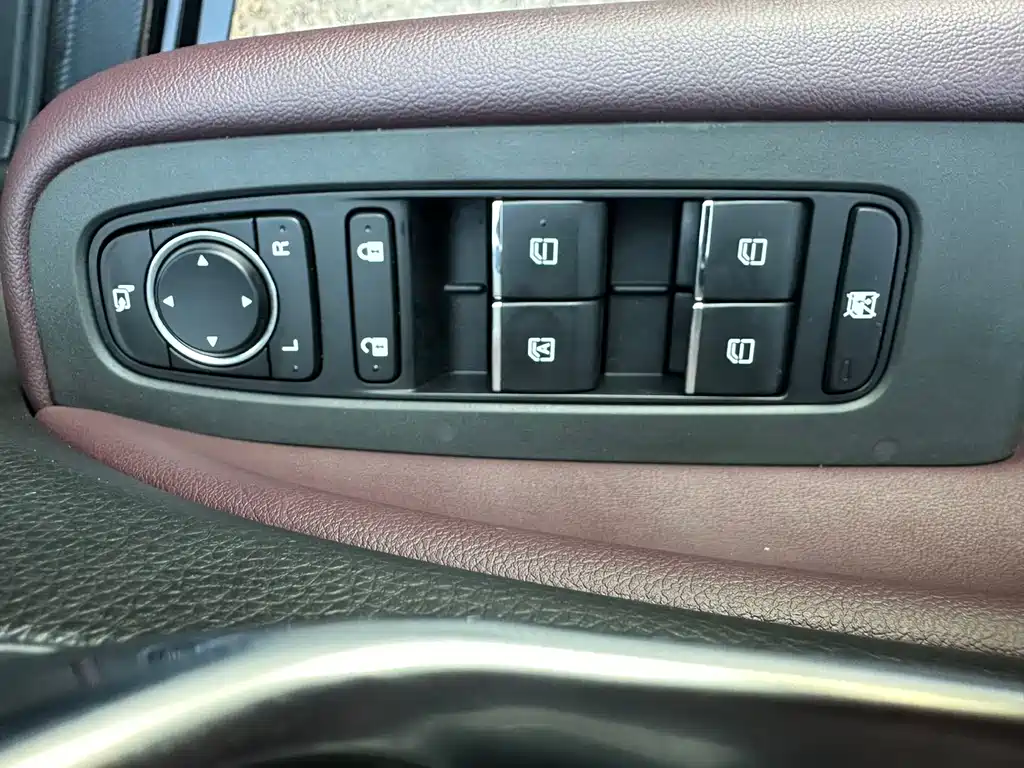 GAC Motor Trumpchi M6 — фото 10