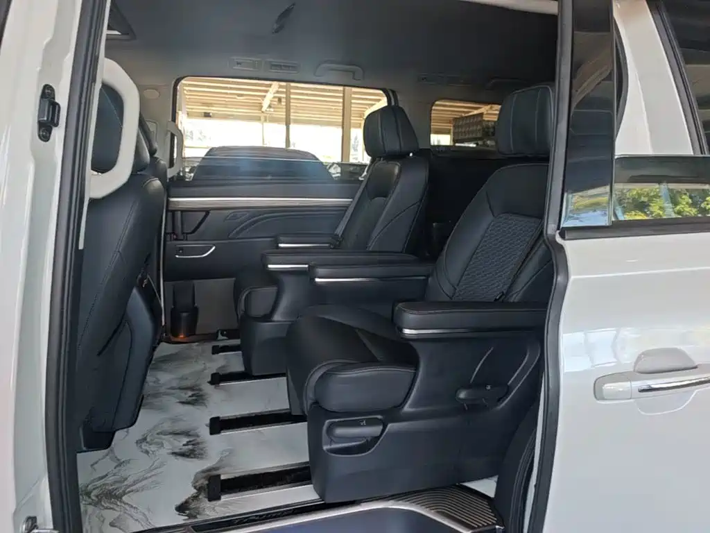 GAC Motor Trumpchi M8 — фото 17