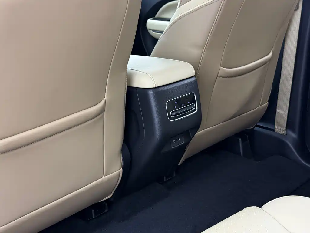 GAC Motor Trumpchi M6 — фото 13