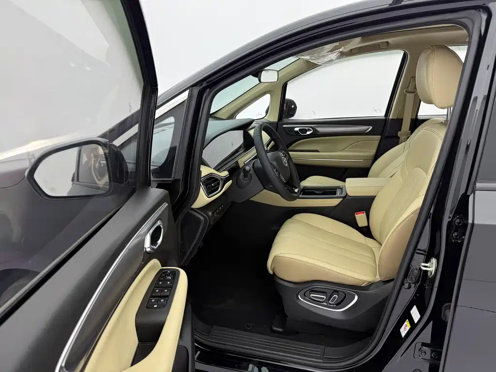 GAC Motor Trumpchi M6 — фото 21