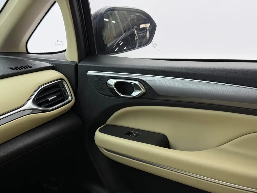 GAC Motor Trumpchi M6 — фото 10