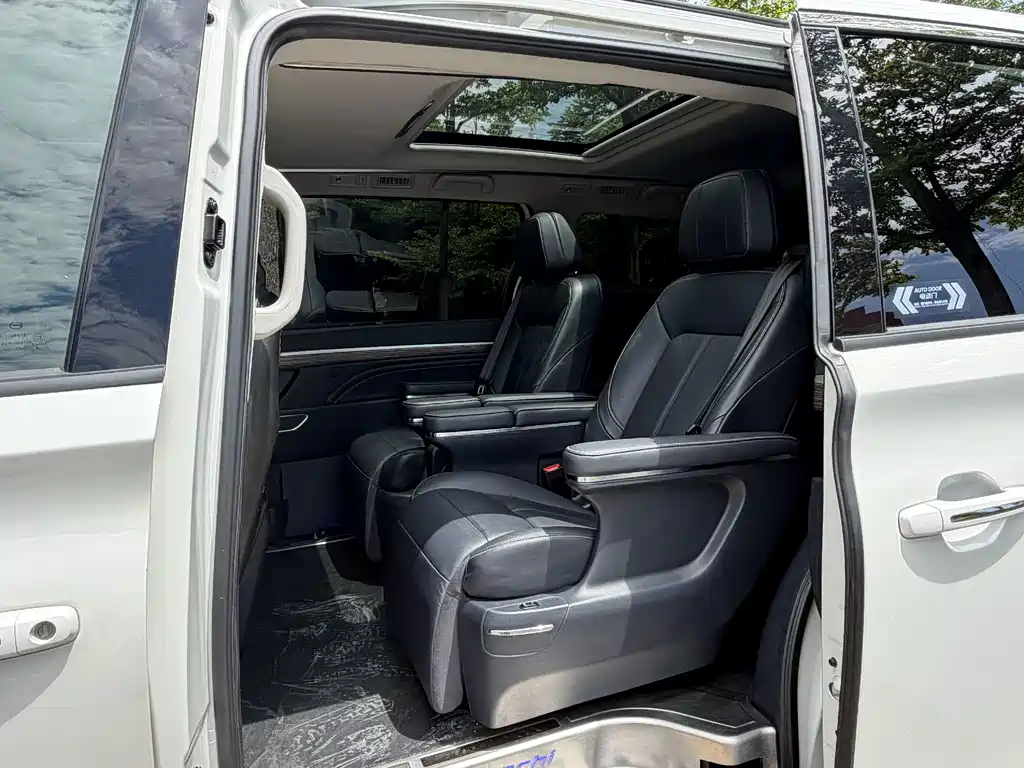 GAC Motor Trumpchi M8 — фото 19