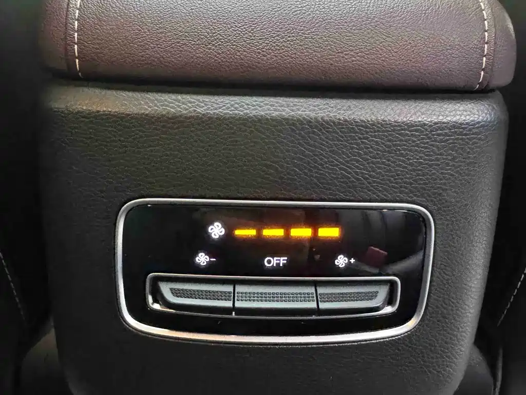 GAC Motor Trumpchi M6 — фото 14