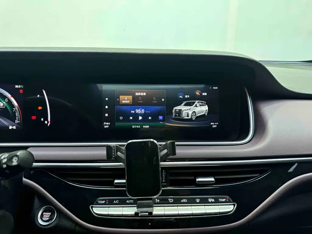 GAC Motor Trumpchi M6 — фото 16