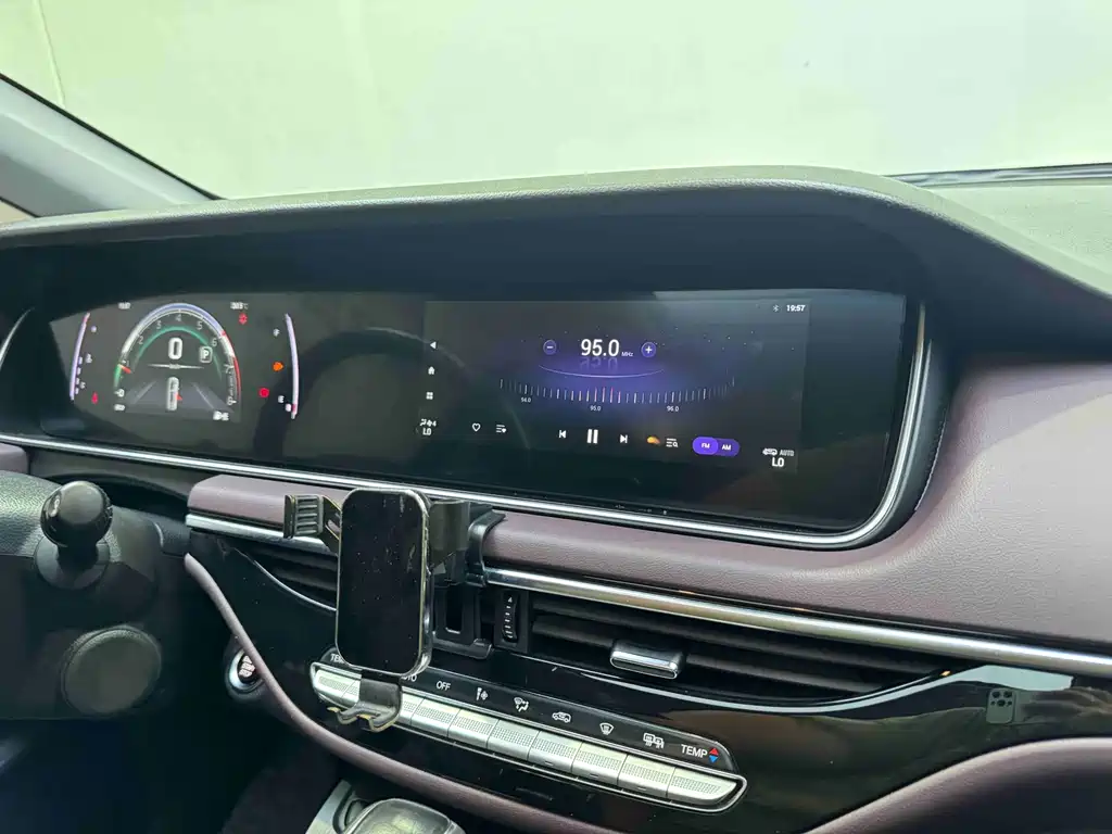 GAC Motor Trumpchi M6 — фото 31