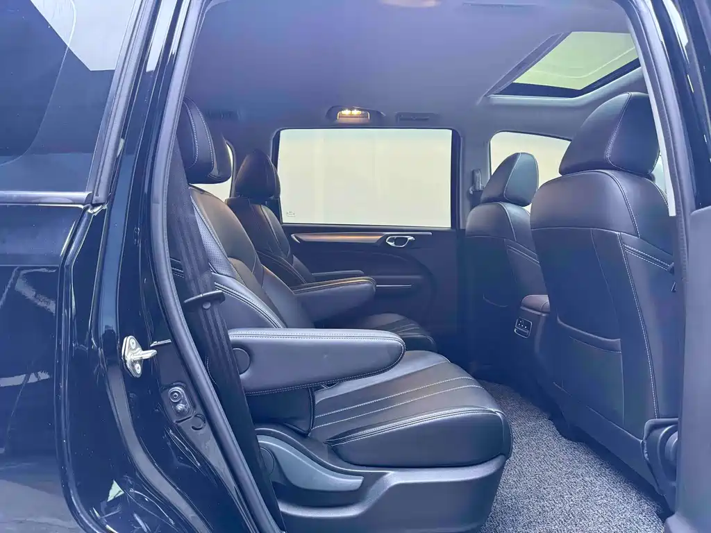 GAC Motor Trumpchi M6 — фото 10