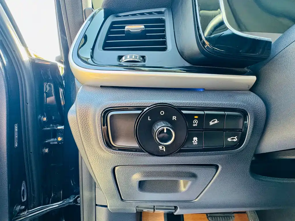GAC Motor Trumpchi M8 — фото 30