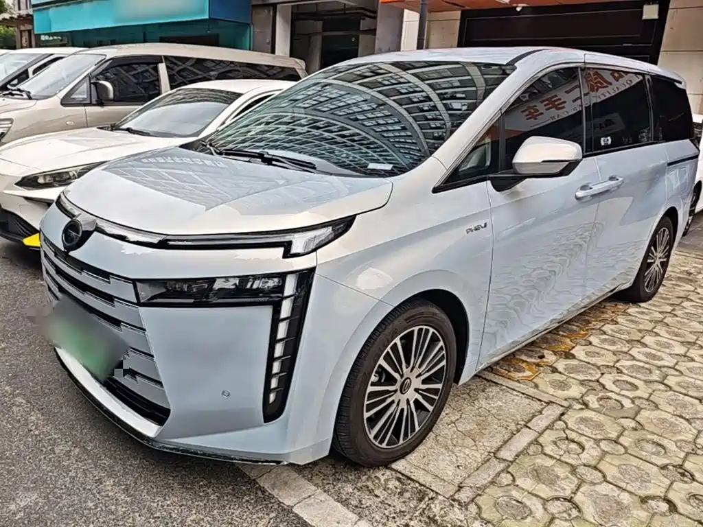 GAC Motor Trumpchi E8 PHEV — фото 2