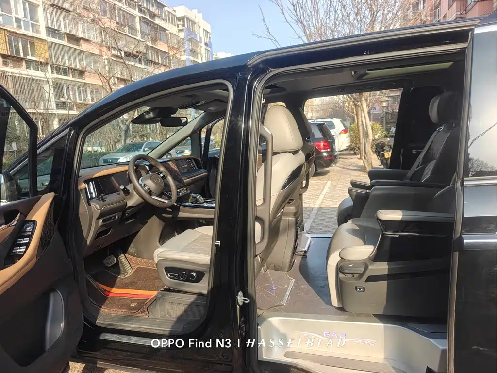 GAC Motor Trumpchi M8 — фото 17