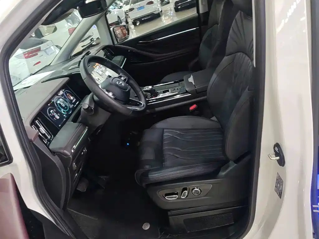 GAC Motor Trumpchi M8 — фото 15