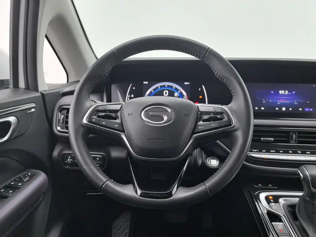 GAC Motor Trumpchi M6 — фото 11
