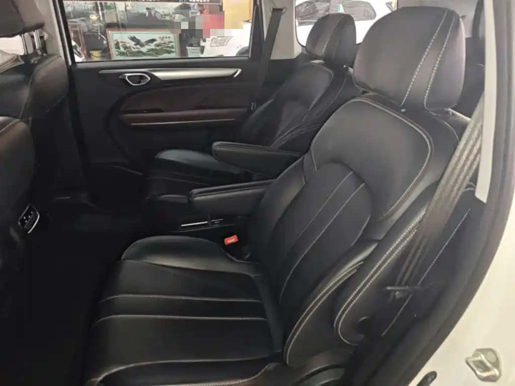 GAC Motor Trumpchi M6 — фото 17