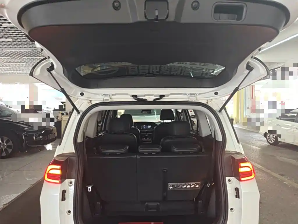GAC Motor Trumpchi M6 — фото 19