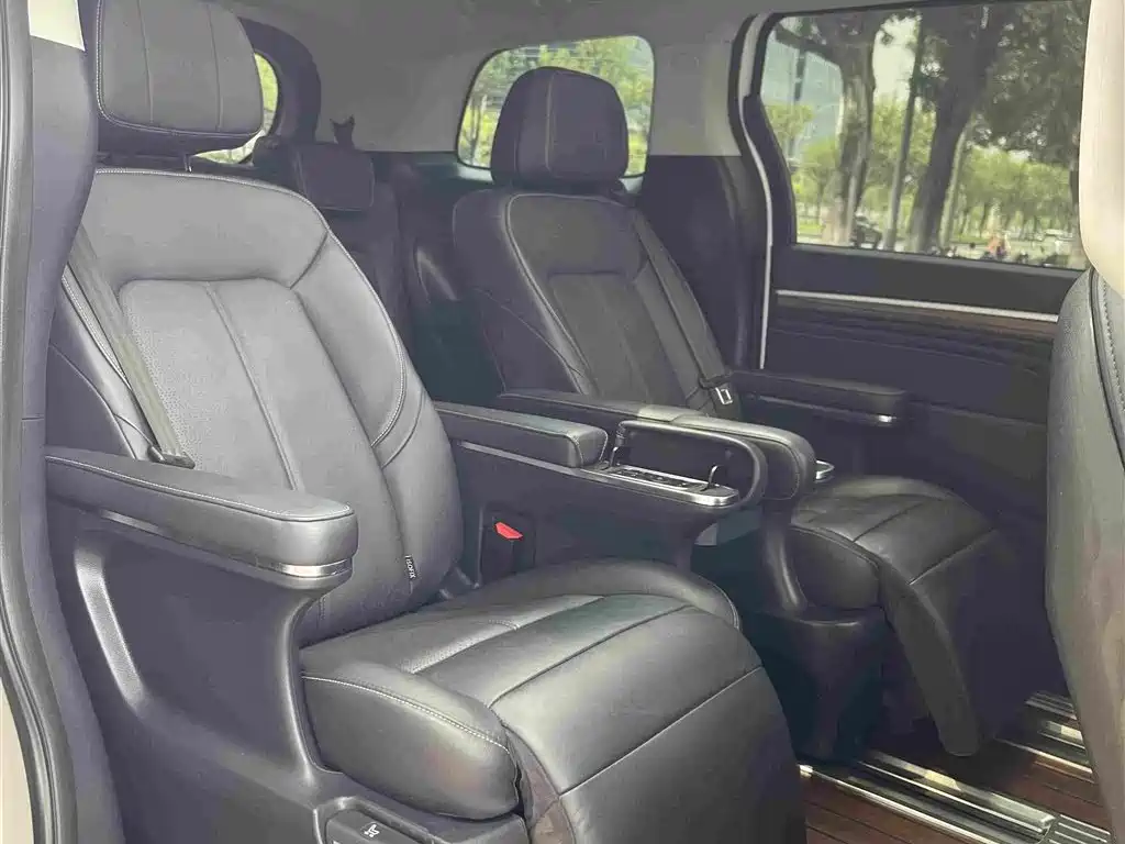 GAC Motor Trumpchi M8 — фото 17