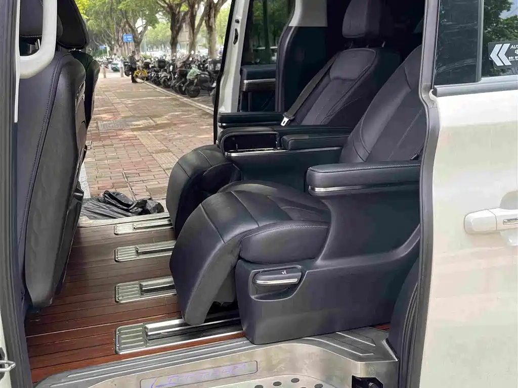 GAC Motor Trumpchi M8 — фото 18