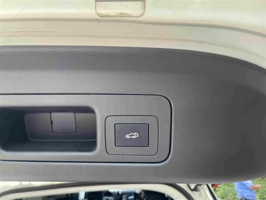 GAC Motor Trumpchi M8 — фото 26