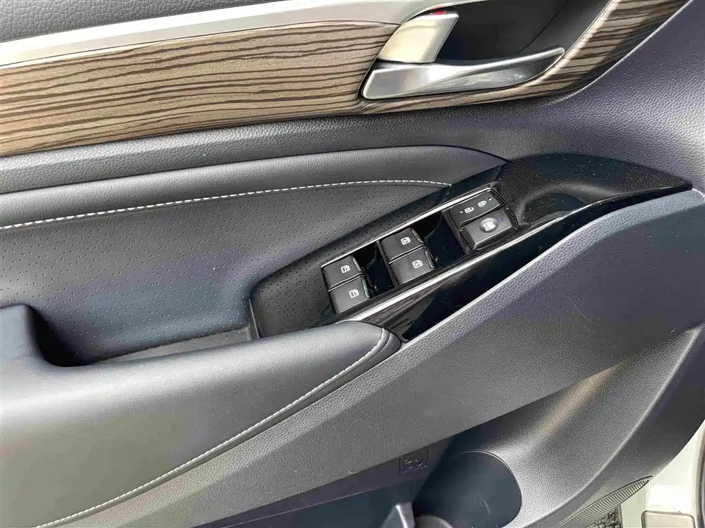GAC Motor Trumpchi M8 — фото 9