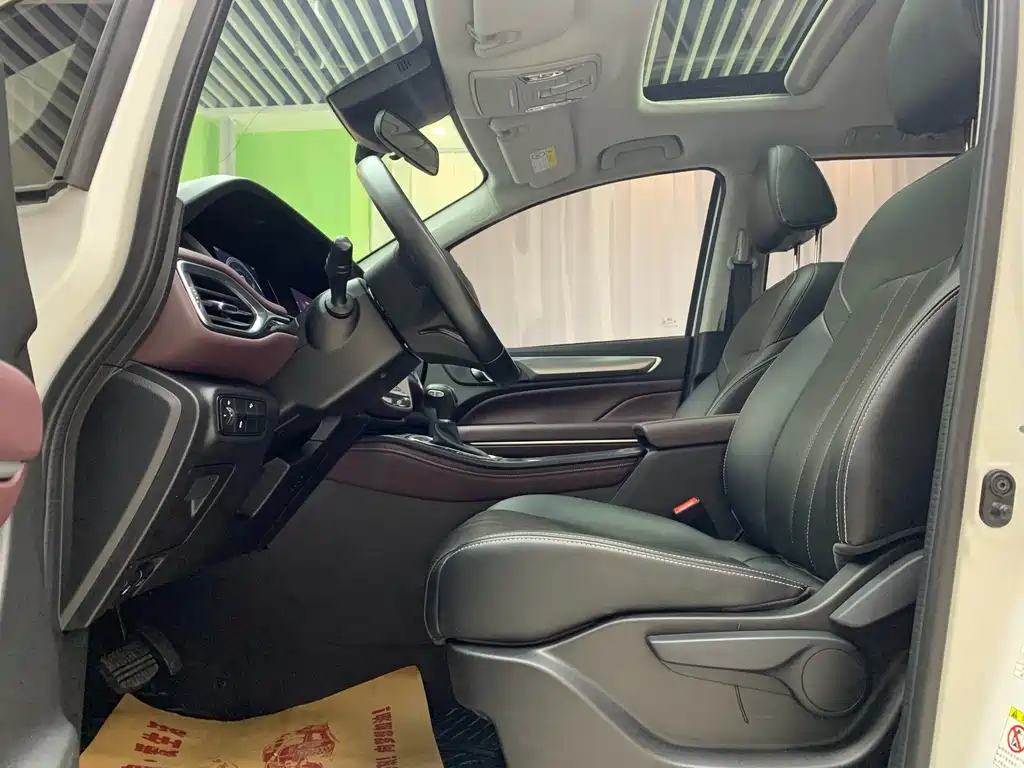 GAC Motor Trumpchi M6 — фото 13