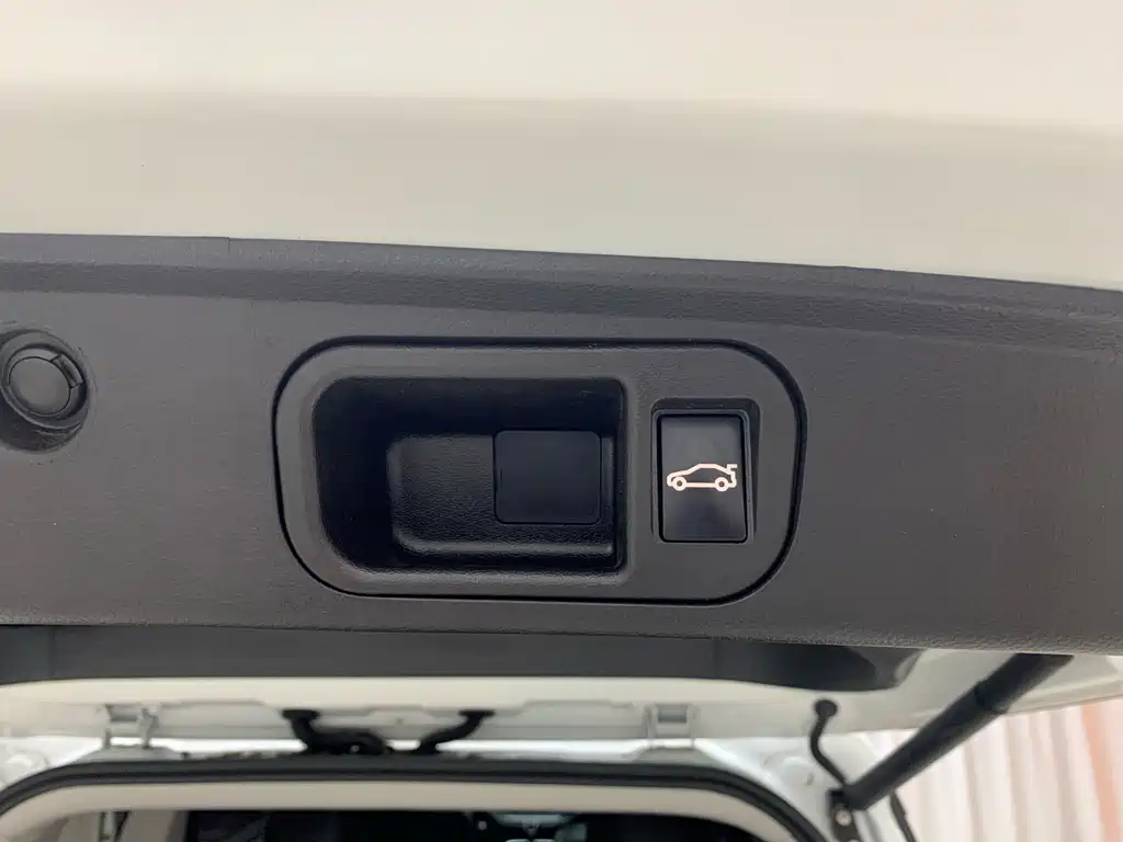 GAC Motor Trumpchi M6 — фото 13
