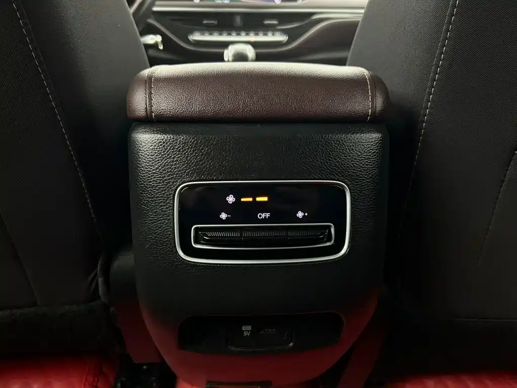 GAC Motor Trumpchi M6 — фото 19