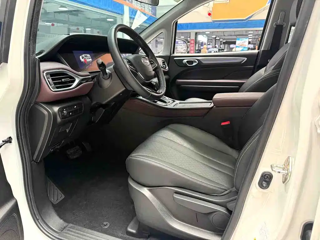 GAC Motor Trumpchi M6 — фото 4