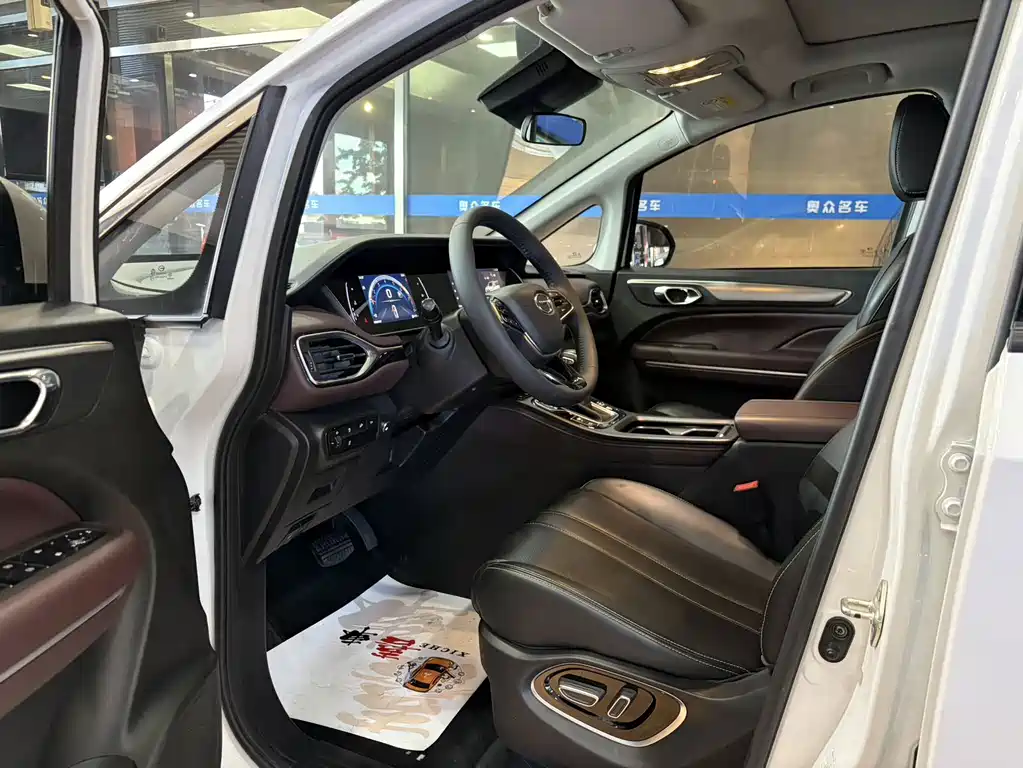 GAC Motor Trumpchi M6 — фото 4