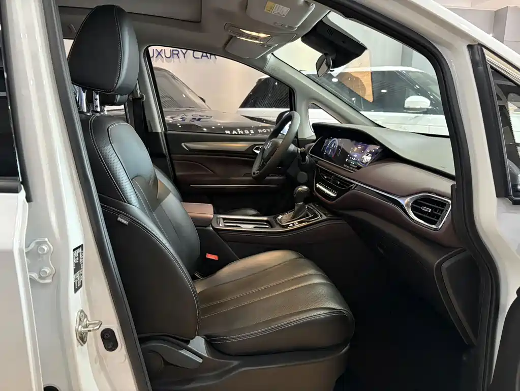 GAC Motor Trumpchi M6 — фото 10