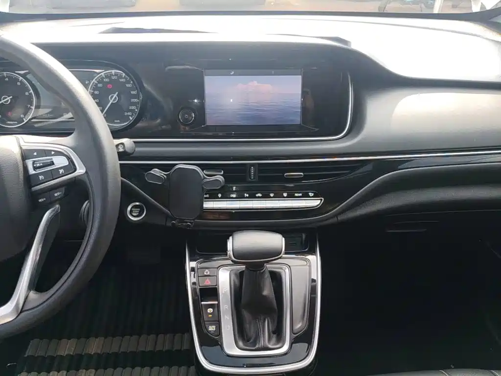 GAC Motor Trumpchi M6 — фото 13