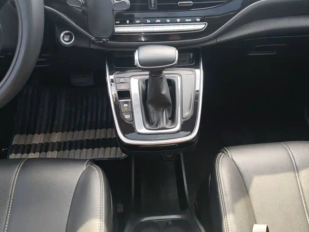 GAC Motor Trumpchi M6 — фото 14
