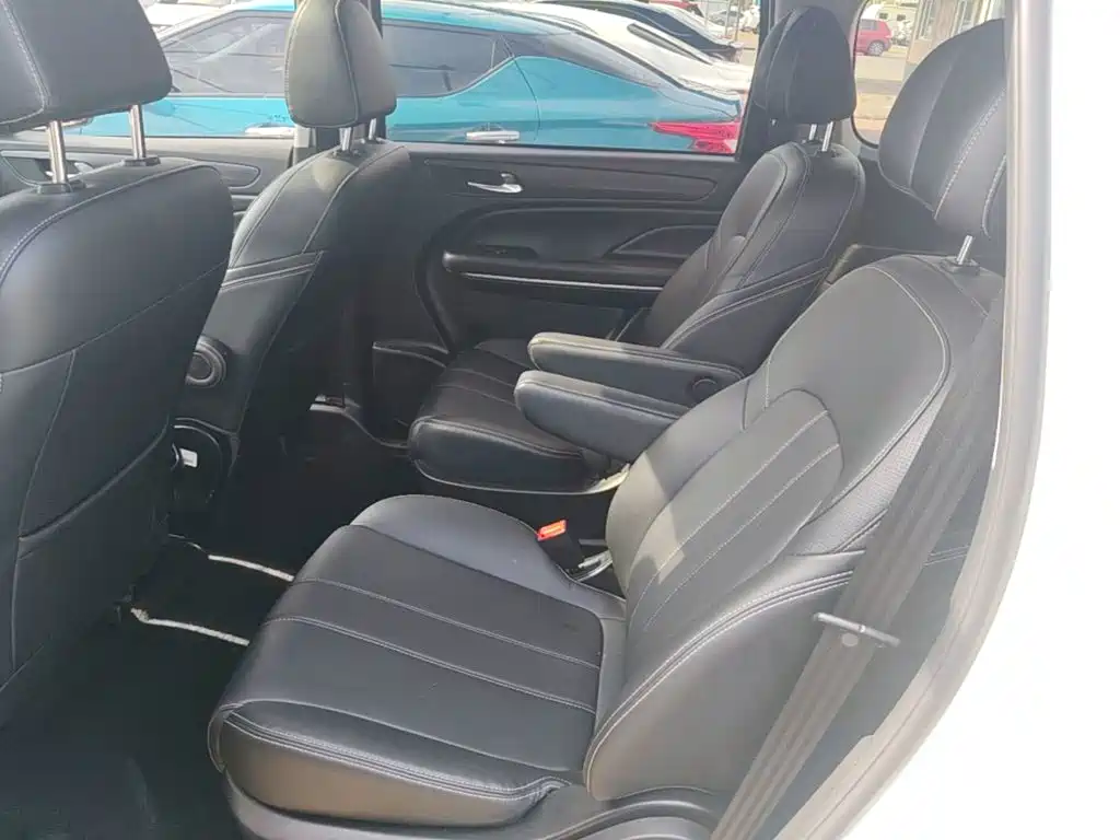GAC Motor Trumpchi M6 — фото 17