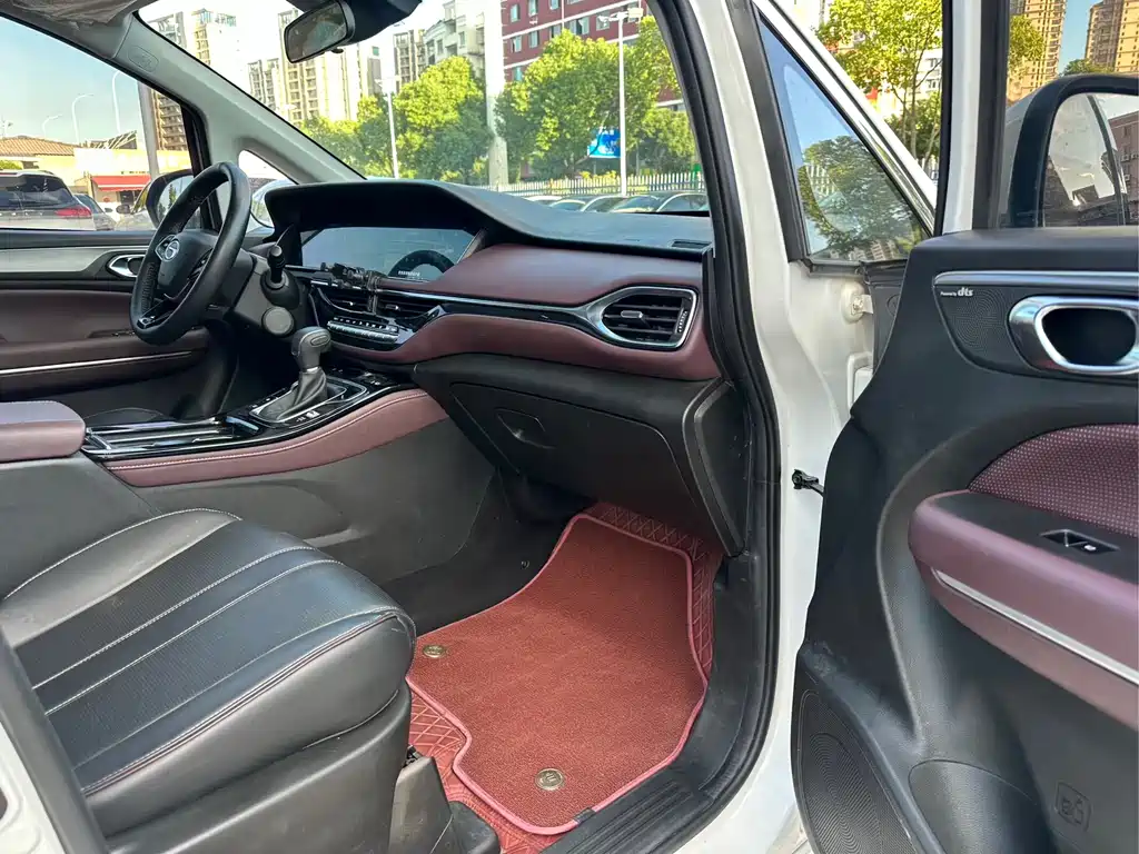 GAC Motor Trumpchi M6 — фото 17