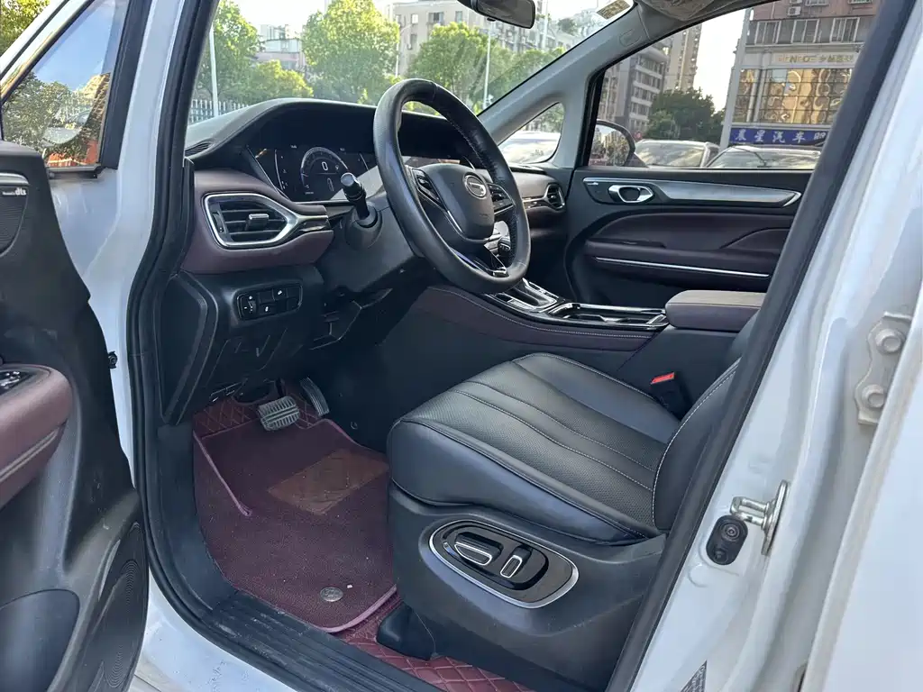 GAC Motor Trumpchi M6 — фото 10
