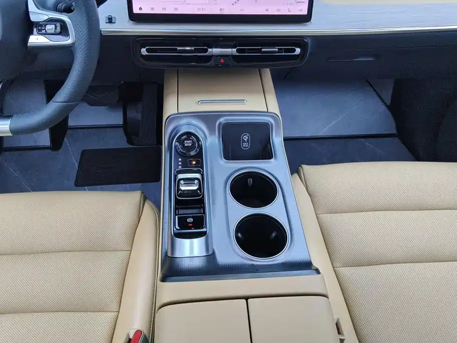 GAC Motor Trumpchi E8 — фото 16