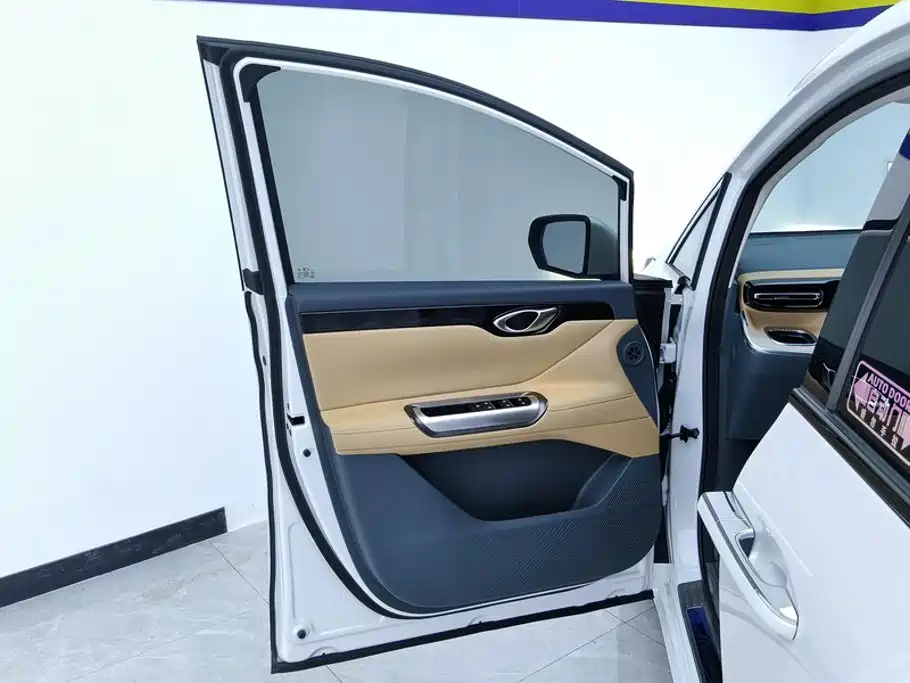 GAC Motor Trumpchi E8 — фото 7