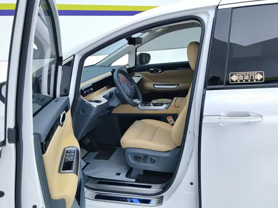 GAC Motor Trumpchi E8 — фото 9