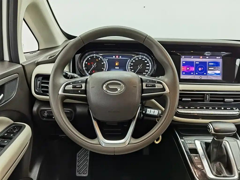 GAC Motor Trumpchi M6 — фото 11