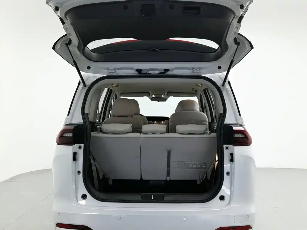 GAC Motor Trumpchi M6 — фото 16