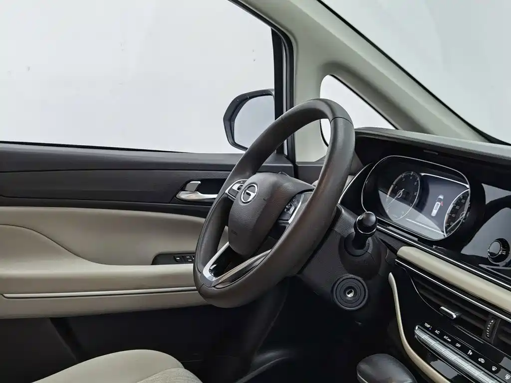 GAC Motor Trumpchi M6 — фото 22
