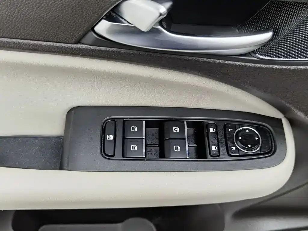 GAC Motor Trumpchi M6 — фото 9